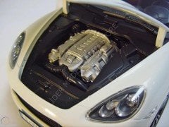 1:18 2013 Porsche Cayenne Turbo S