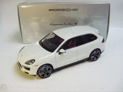 1:18 2013 Porsche Cayenne Turbo S