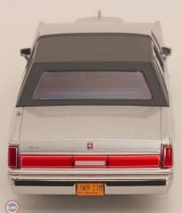 1:18 KK Scale Lincoln Town Car Air Movie 185