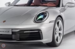 1:8 Minichamps 2020 Porsche 911 (992) CARRERA 4S