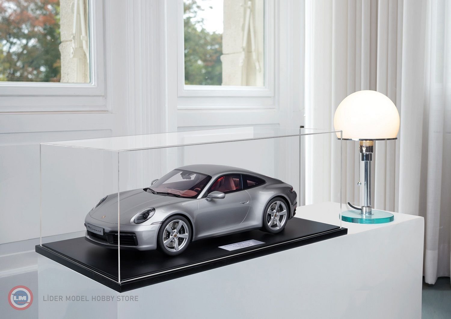 1:8 Minichamps 2020 Porsche 911 (992) CARRERA 4S