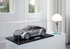1:8 Minichamps 2020 Porsche 911 (992) CARRERA 4S