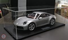 1:8 Minichamps 2020 Porsche 911 (992) CARRERA 4S