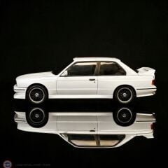 1:8 IXO BMW M3 E30 1987 White – Model Kit
