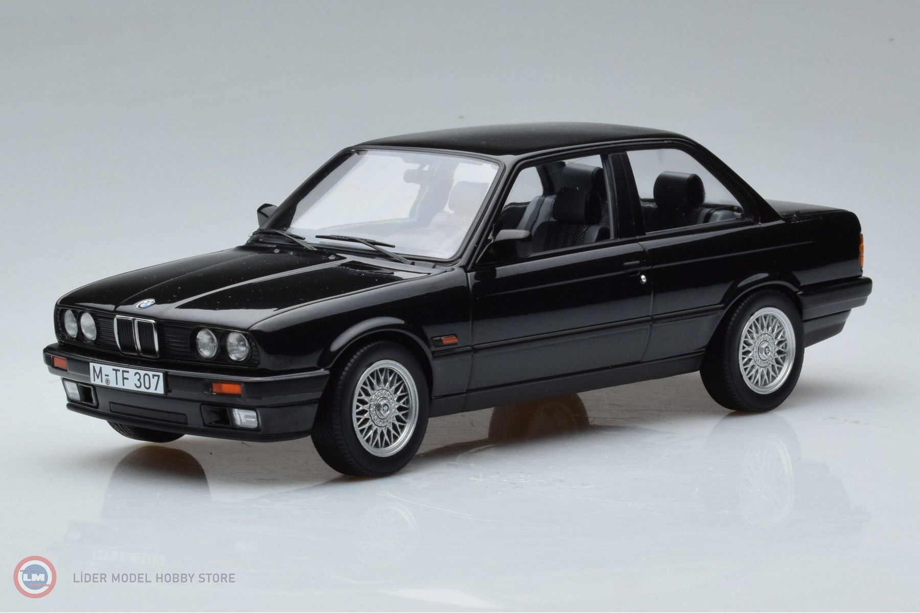 1:18 1988 BMW 325i E30