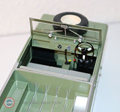 1:18 MCG 1959 Land Rover 109 Pick Up Series II - Green