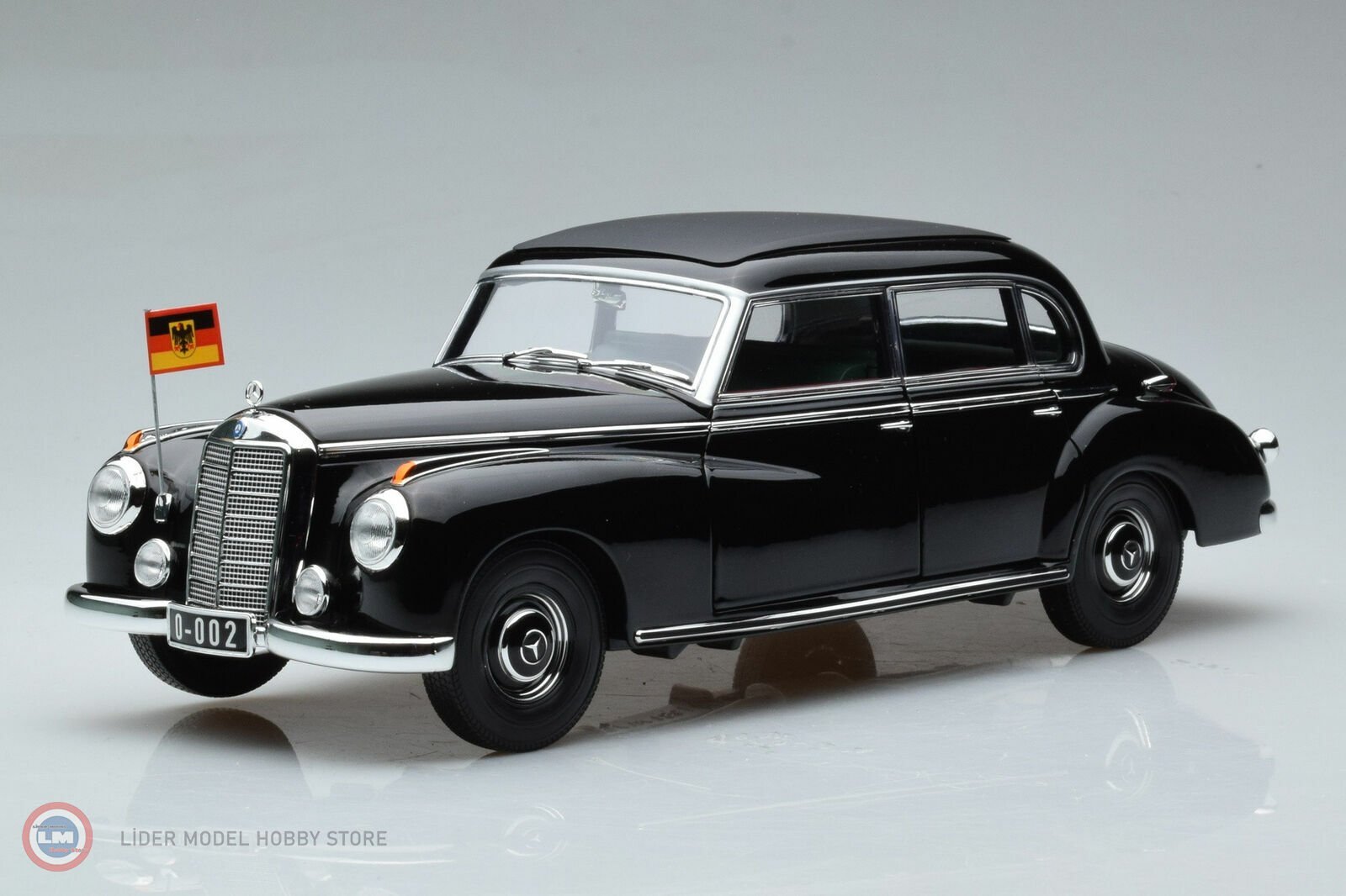 1:18 Norev 1955 Mercedes Benz 300 W186 Konrad Adenauer