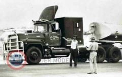 1:43 IXO 1966 Mack R-Series with rear cabin