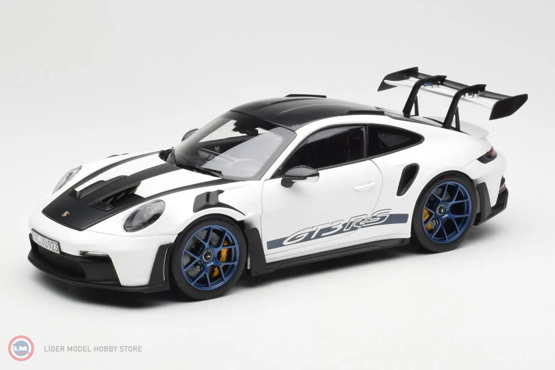 1:18 2022 Porsche 911 GT3 RS Weissach Pack