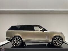 1:18 Motorhelix 2022 Range Rover SV AUTOBIOGRAPHY - Premium Genesis Extended