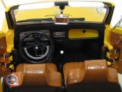 1:18 Revell 1970 Volkswagen Beetle 1302 LS Cabriolet
