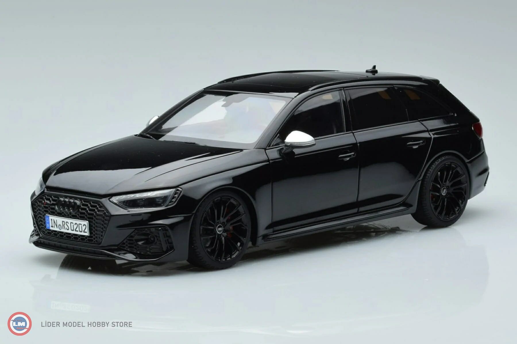 1:18 Kilo Works 2020 Audi RS4 B9 Avant