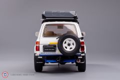 1:18 Keng Fai 1990 Toyota Land Cruiser with Roof Pack