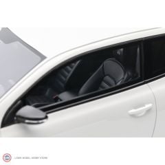 1:18 OTTO 2008 Volkswagen Scirocco 3 R Phase 1 Candy White