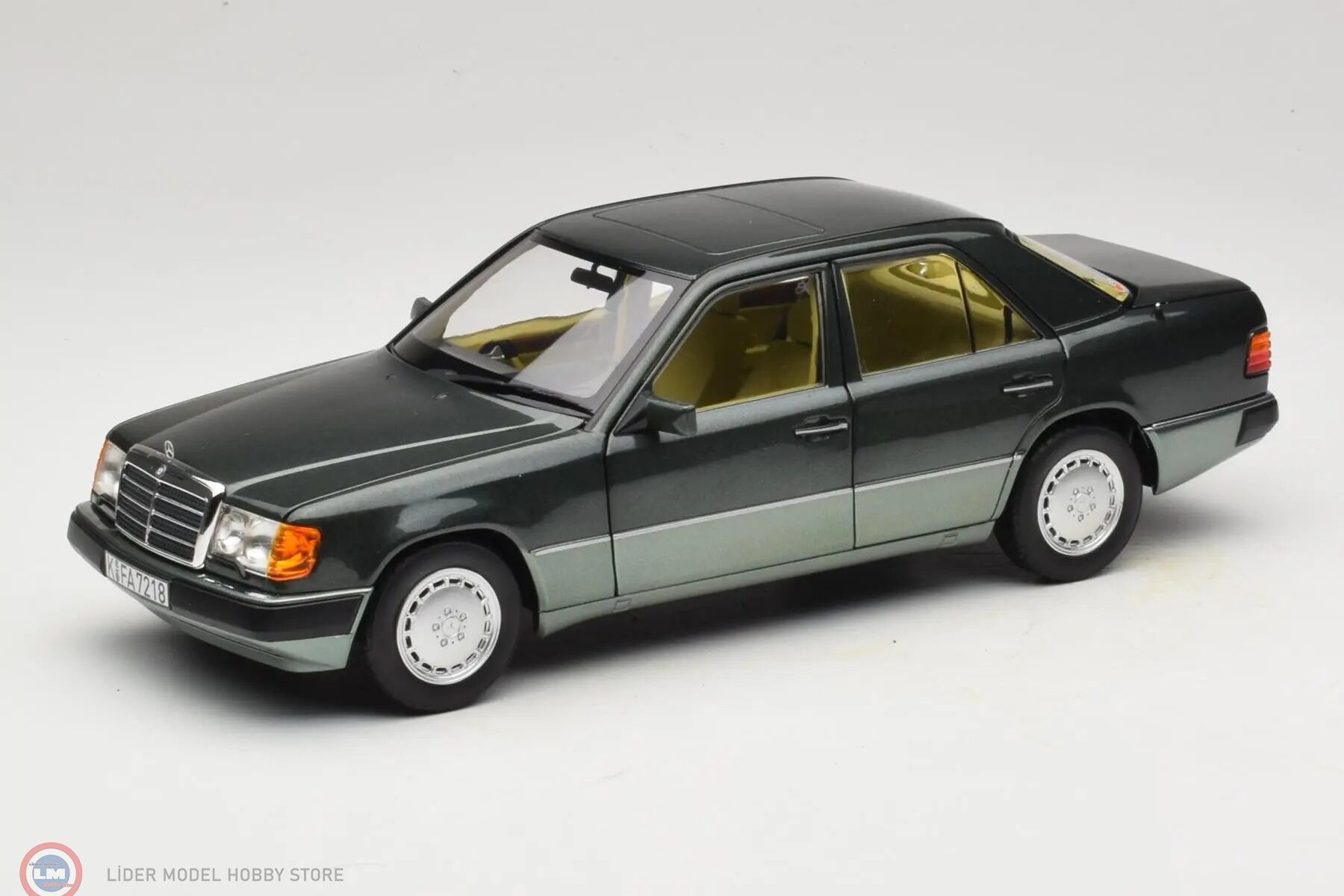 1:18 Norev 1990 Mercedes Benz E Class 230E W124 Night Green