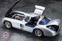 CMC - 1:18 CMC 1955 Mercedes Benz 300 SLR W196 UHLENHAUT COUPE
