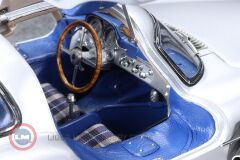 CMC - 1:18 CMC 1955 Mercedes Benz 300 SLR W196 UHLENHAUT COUPE