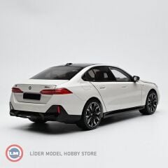 1:18 Minichamps 2023 BMW 5-SERIES i5 (G60)