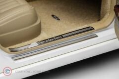 1:18 Motorhelix 2005 Mercedes Benz S600L W221 with Extra Engine