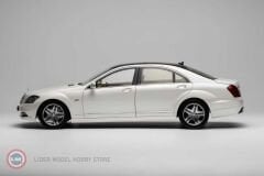 1:18 Motorhelix 2005 Mercedes Benz S600L W221 with Extra Engine