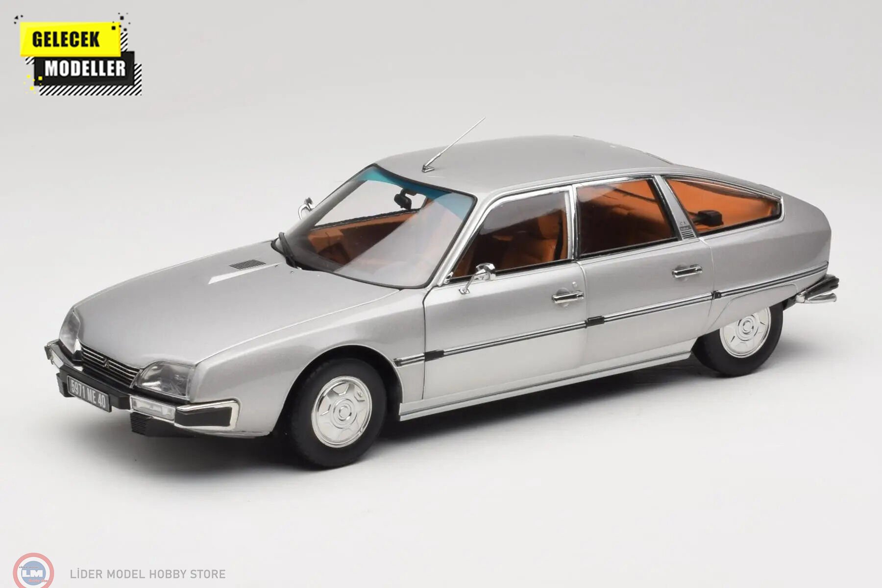 1:18 Norev 1976 Citroën CX 2200 Pallas
