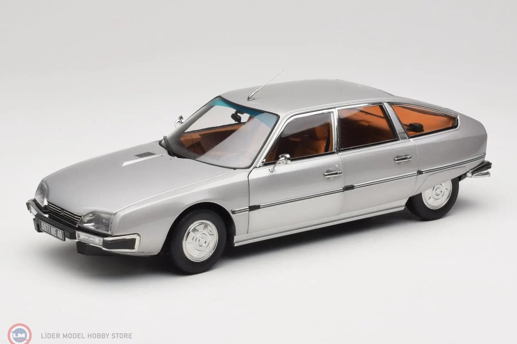 1:18 Norev 1976 Citroën CX 2200 Pallas