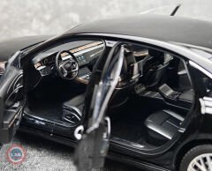 1:18 Norev 2017 Audi A8L Long Edition