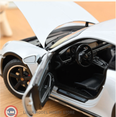 1:18 Norev 2023 Porsche 911 (992) Dakar - ice grey