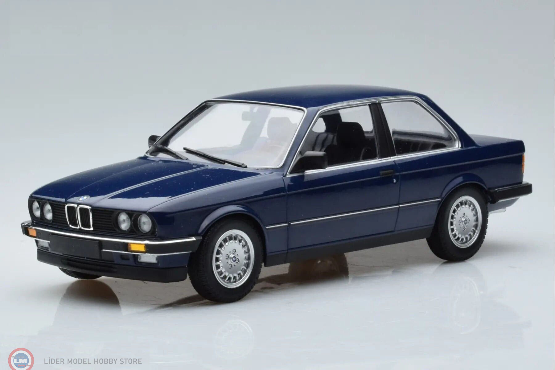 1:18 Minichamps 1982 BMW 323i (E30)