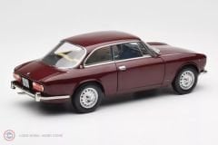 1:18 Norev 1973 Alfa Romeo 2000 GTV