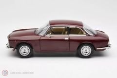 1:18 Norev 1973 Alfa Romeo 2000 GTV
