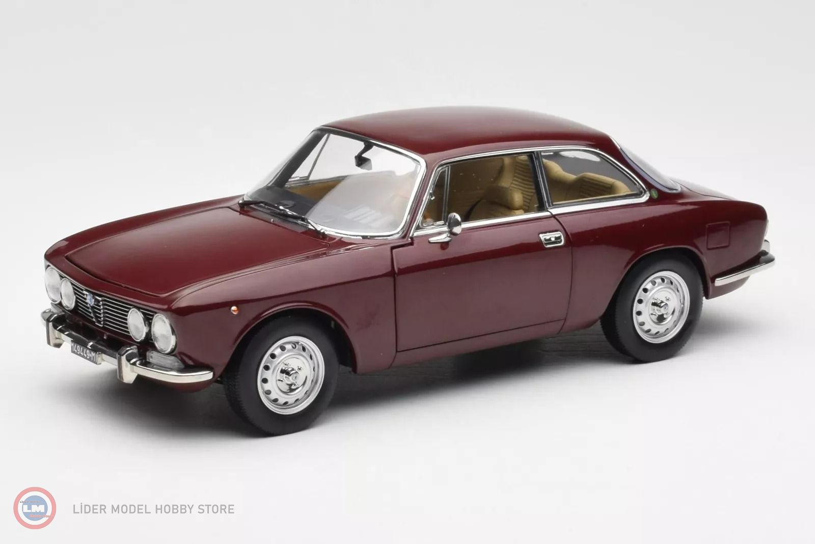 1:18 Norev 1973 Alfa Romeo 2000 GTV