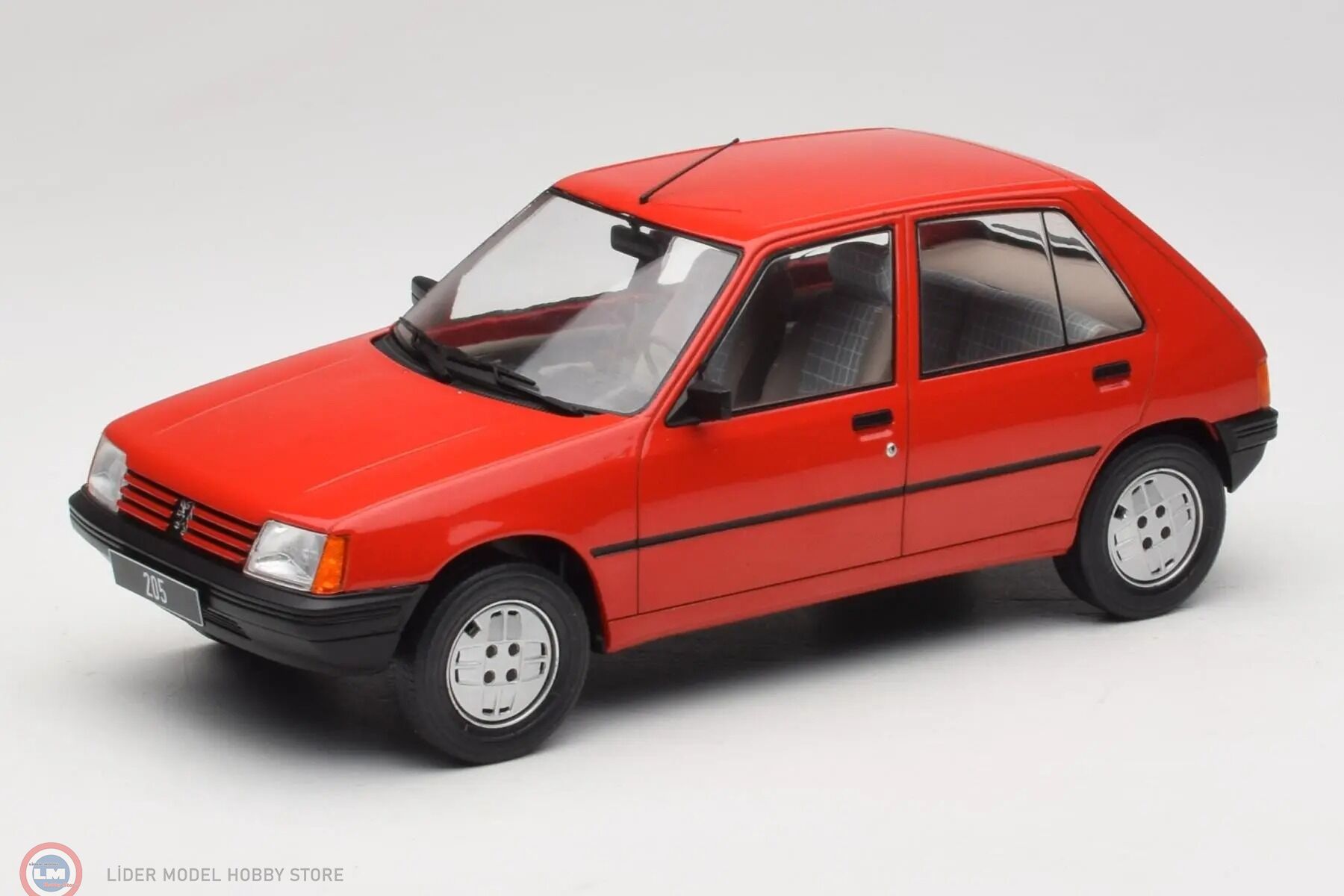 1:18 MCG 1984 Peugeot 205