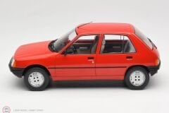 1:18 MCG 1984 Peugeot 205