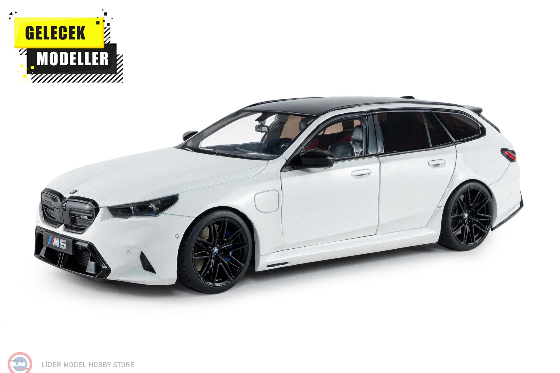 1:18 Solido 2025 BMW M5 TOURING – Alpine White