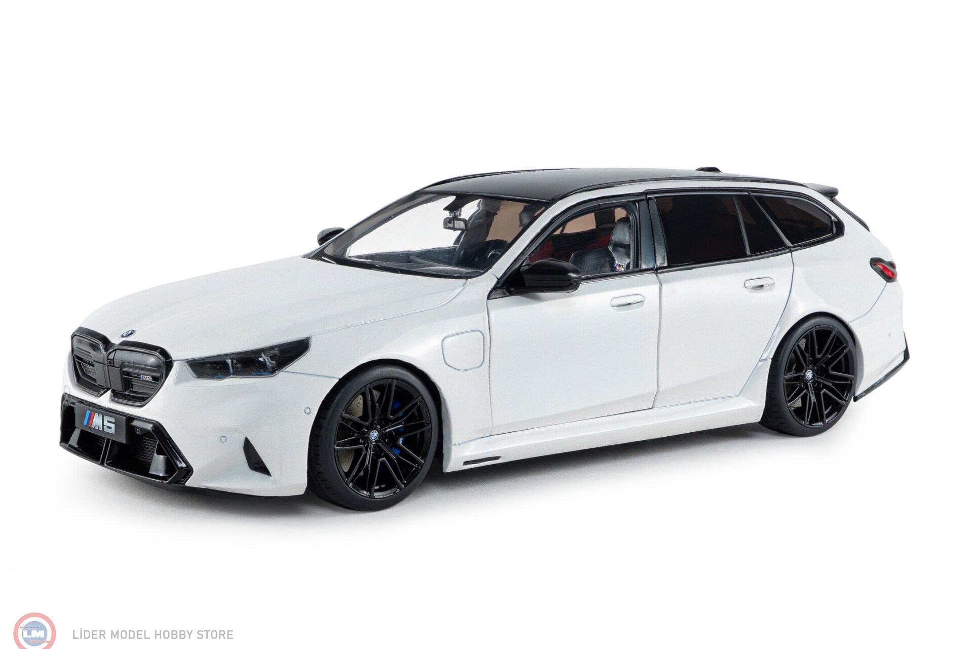 1:18 Solido 2025 BMW M5 TOURING – Alpine White