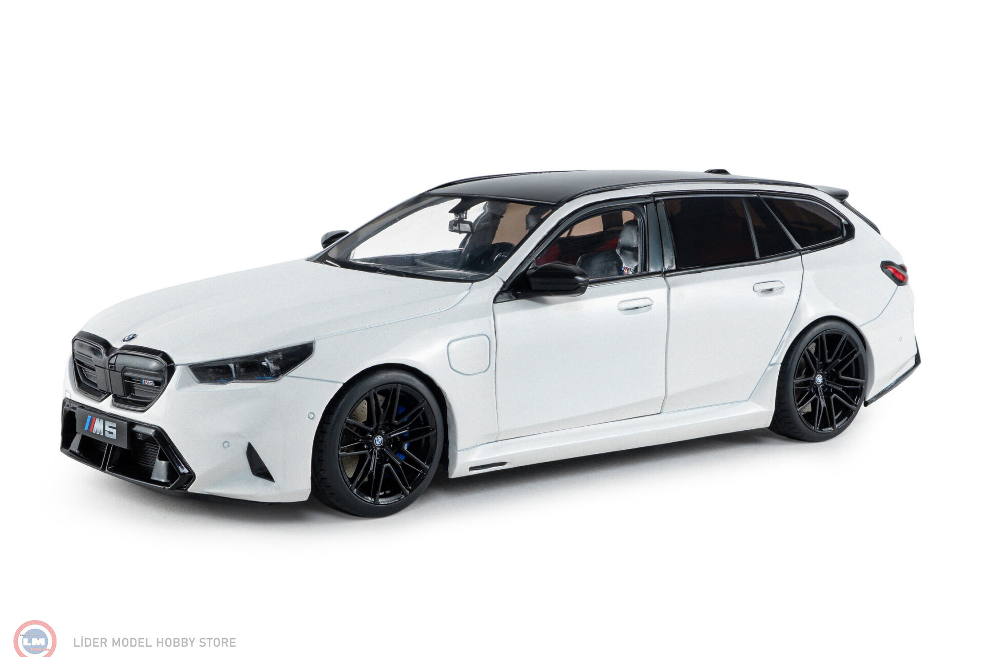 1:18 Solido 2025 BMW M5 TOURING (G99)– Alpine White