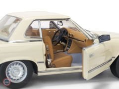 1:18 SunStar 1977 Mercedes Benz 350 SL R107 Hardtop