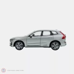 1:18 Paudi Model 2022 Volvo XC60 - Silver Dawn