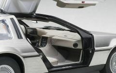 1:18 1981 Delorean DMC -12 (Satin finish)