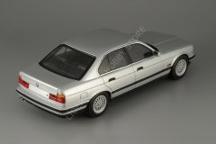 1:18 1988 BMW 535i E34