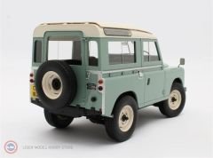 1:18 1971 Land Rover  88 Serie III (71-85)
