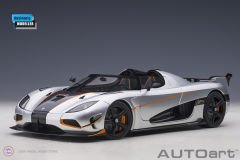 1:18 2015 Koenigsegg Agera RS (Arctic White/Carbon) Gümüş