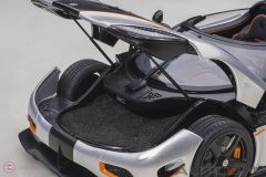 1:18 2015 Koenigsegg Agera RS (Arctic White/Carbon) Gümüş