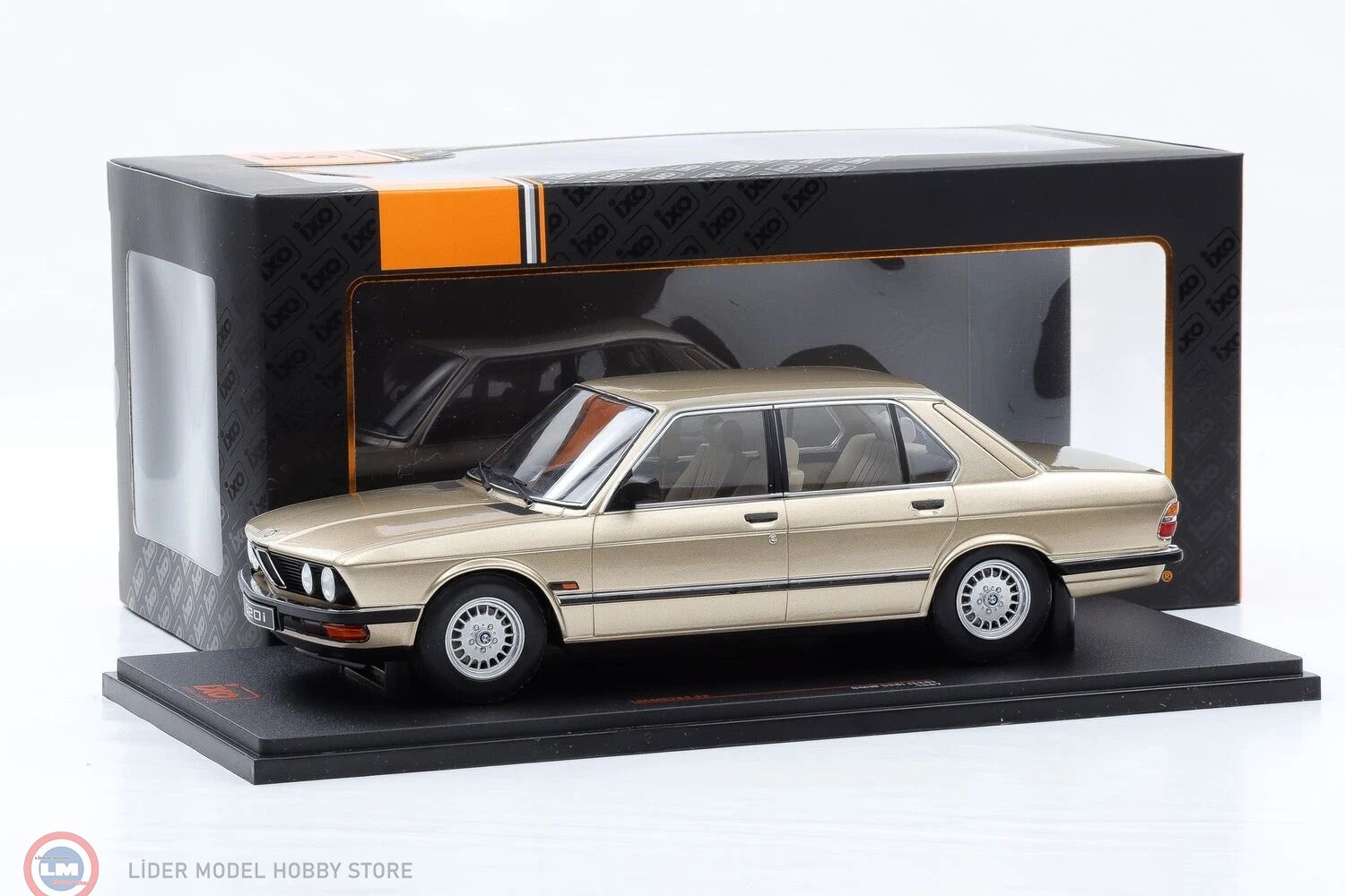 1:18 IXO 1987 BMW 520i (E28)