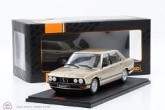 1:18 IXO 1987 BMW 520i (E28)