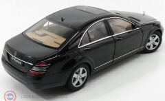 1:18 Autoart 2005 Mercedes Benz S Class S500 W221