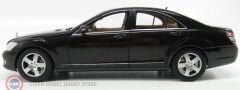 KUSURLU 1:18 Autoart 2005 Mercedes Benz S Class S500 W221
