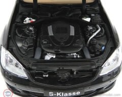 KUSURLU 1:18 Autoart 2005 Mercedes Benz S Class S500 W221