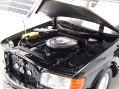 1:18 Norev 1989 Mercedes Benz 560 SEL W126